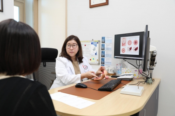 자궁경부이형성증에 대해 설명하고 있는 한림대동탄성심병원 경민선 교수