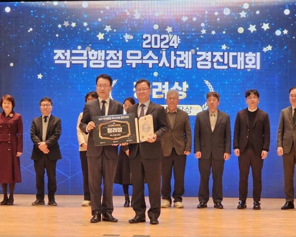 (왼쪽부터) 행정안전부 지방행정국장 조영진, 인천시 납세협력담당관 양길모 과장