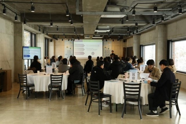경기도 주거복지센터는 28일 의왕시 그라운드333에서 도내 주거복지센터 기초지역센터 관계자 70여 명이 참석한 가운데 '경기도 주거복지센터 워크숍'을 열었다고 밝혔다.