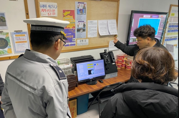 강서시내버스공영차고지 내 음주측정 기록관리 여부 확인 모습.(사진제공=한국교통안전공단)