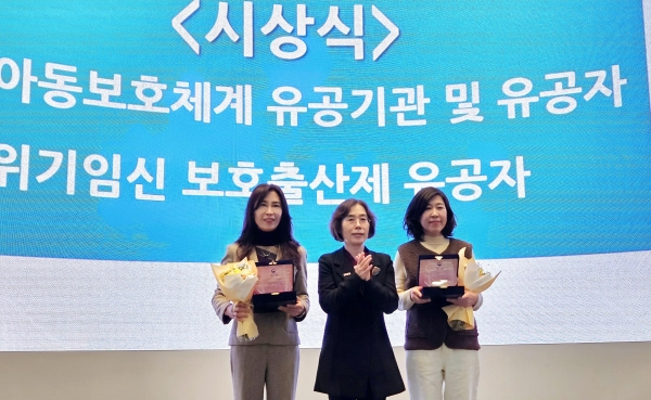 (왼쪽) 김정은 인천시 아동정책과장, (가운데) 김상희 보건복지부 인구아동정책관