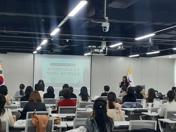 경기도교육청(교육감 임태희)이 변화하는 디지털 환경에 발맞춰 코딩과 인공지능을 활용한 새로운 유아 영양교육 연수를 시행한다.