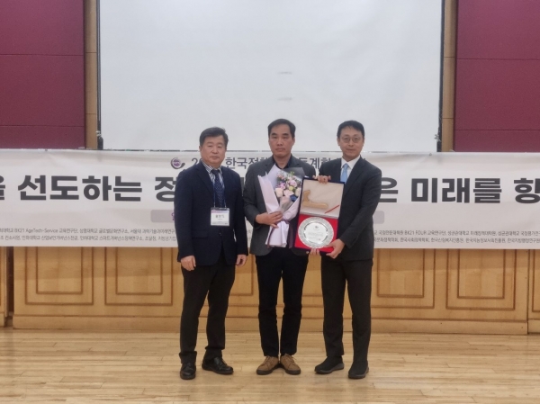 국토교통과학기술진흥원(원장 직무대행 권진섭, 이하 국토교통진흥원)은 12월 6일 성균관대학교 법학관에서 열린 2024년 한국정책학회(학회장 윤지웅) 주최, 제13회 한국정책대상 시상식에서 공공기관 정책상을 수상했다.