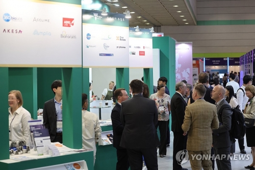 지난 8일 오전 서울 코엑스에서 열린 '바이오 코리아 2024' 행사장 부스의 모습