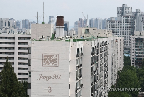 재건축을 추진 중인 잠실 장미아파트.[연합]