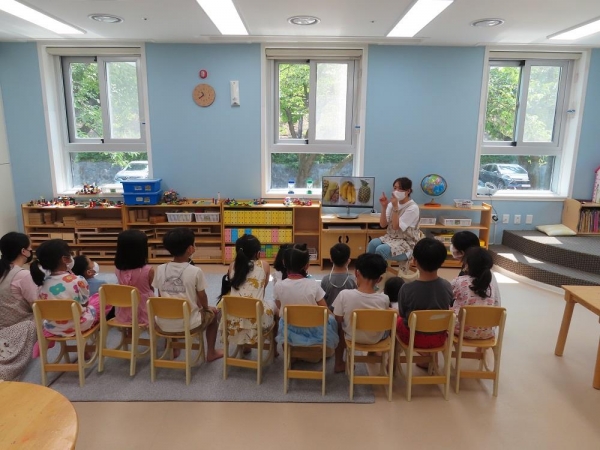 한국수자원공사에서 운영 중인 직장어린이집 모습. 아이들이 수업에 참여하고 있다.