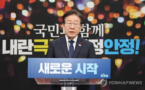 더불어민주당 이재명 대표가 15일 오전 국회에서 열린 기자회견에서 발언하고 있다.