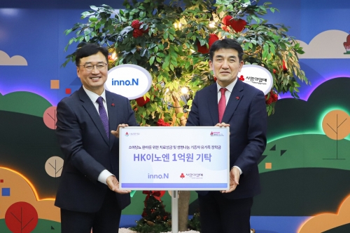 (왼쪽)HK이노엔 전략지원실 김기호 전무, 사랑의열매 황인식 사무총장