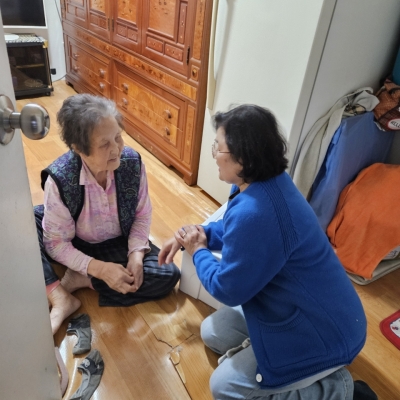 ▲ 우리동네돌봄단의 가정방문 모습 [사진= 성동구 제공]