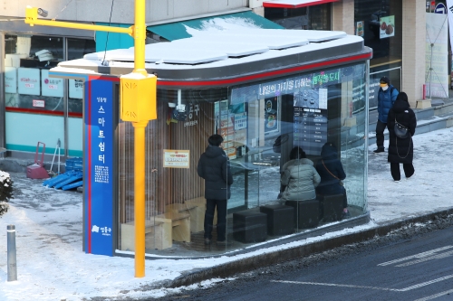 ▲ 겨울철 한파 피해 저감시설인 성동형 스마트쉼터의 모습 [사진= 성동구 제공]