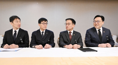 (왼쪽부터) 이복현 금융감독원장, 이창용 한국은행 총재, 최상목 대통령 권한대행 경제부총리 겸 기획재정부 장관, 김병환 금융위원장. [사진=연합뉴스 제공]
