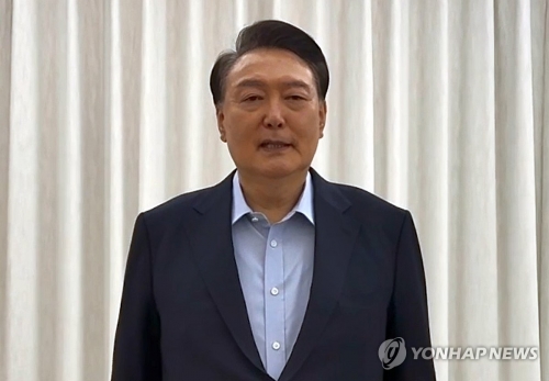 윤석열 대통령이 15일 공수처 출석 관련 대국민 담화를 하고 있다.