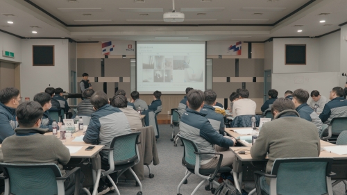 ▲ 반도건설 품질팀장의 공사현장 품질점검 및 다양한 사례 중심의 교육 [사진= 반도건설 제공]