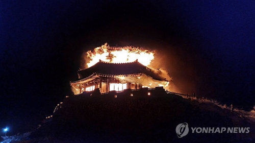 불타는 상제루 쉼터. 전북특별자치도 소방본부 제공.