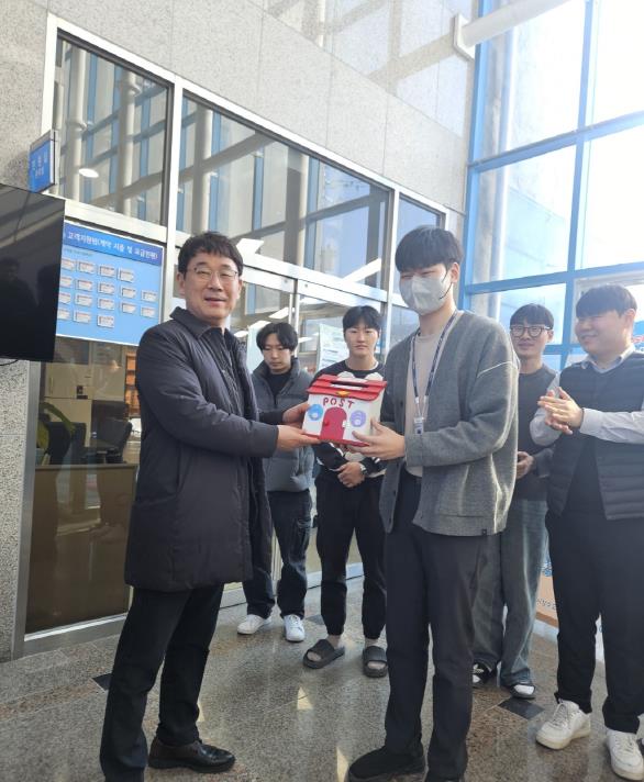 박정남 인천시상수도사업본부장은 2월 3일 강화수도사업소를 방문해 사업추진 현황을 점검하고 안정적인 수돗물 생산과 공급에 힘쓰고 있는 현업부서 직원들을 격려했다.