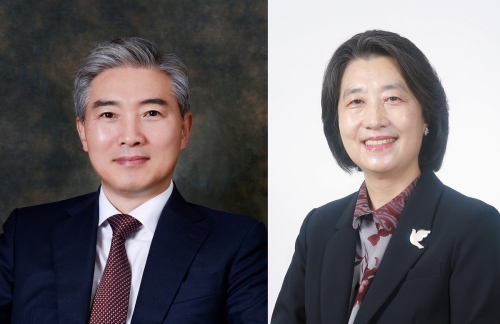 홍광희 뉴코리아진흥 대표(왼쪽)과 서경교 한국외대 정치학과 교수.[사진=한국외대]