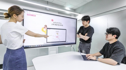 현대백화점은 생성형 AI 기반 '인사이트 랩스'를 도입했다.[사진=현대백화점그룹]
