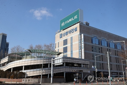 지난달 초 법정관리를 선언한 신동아건설이 부진한 업황 속 미수금 회수에 어려움을 겪고있다. 게다가 하도급 갑질 논란, 직원 구조조정설 등 다양한 이슈로 곤혹을 치르고 있다. 동부 이촌동 신동아건설 본사의 모습.[연합]