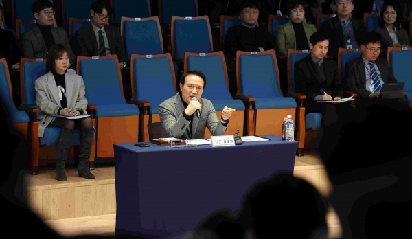 경기도교육청(교육감 임태희)이 '미래교육청' 출범에 따른 조직 안정성 확보를 위해 도교육청 소속 부서장과 팀장이 함께하는 협의회를 개최했다.