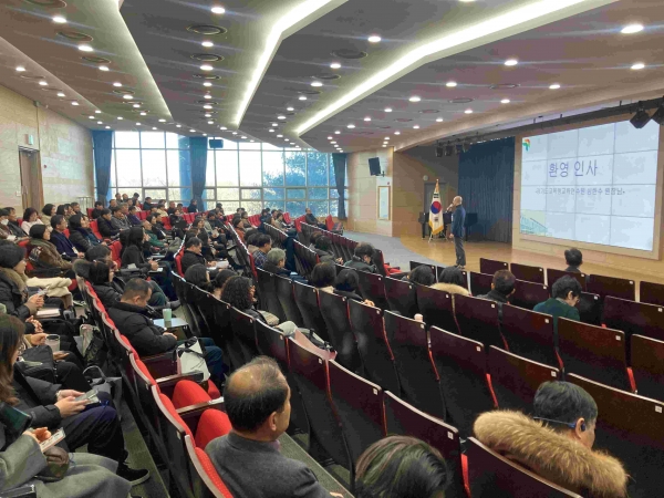 경기도교육청교육연수원(원장 심한수)이 24일부터 26일까지 중등 교장신규임용예정자를 대상으로 학교자원관리 직무연수를 진행한다.