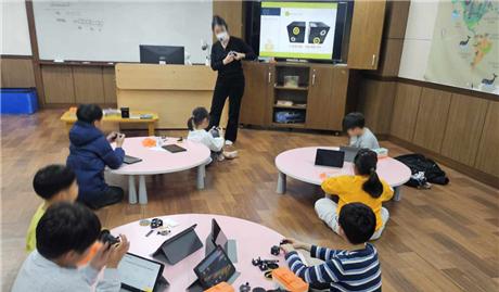 성남도시개발공사 수정도서관은 기증 받은 도서를 활용해 디지털 교육을 운영할 예정이다.