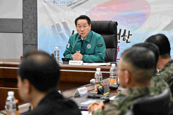 유정복 인천광역시장이 27일 시청 재난안전상황실에서 열린 '2025년 지방통합방위회의 및 1분기 통합방위협의회'에서 인사말을 하고 있다.