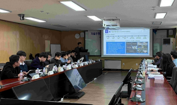 한국교통안전공단은 2월 28일 서울 양재동 회의실에서 '자율주행차 사고로 인한 인명피해 발생 시 신속 대응을 위한 유관기관 협력체계 마련 회의'를 개최했다고 밝혔다.