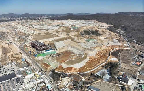 지난달 25일 SK하이닉스 뉴스룸에 따르면 SK하이닉스는 전날 용인 반도체 클러스터 1기 팹의 본격 착공에 들어갔다. 사진은 SK하이닉스 용인 반도체 클러스터 1기 팹 건설 현장.