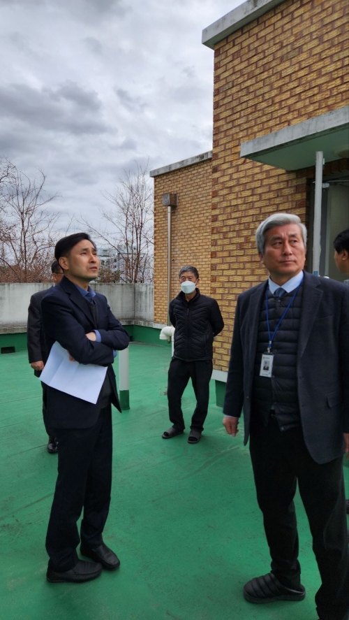 경기도교육청 김진수 제1부교육감은 5일 경기도 화성의 한 고등학교를 방문해 기숙사 소방시설 등을 현장 점검하며 화재 예방을 강조했다.