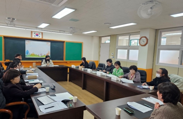 인천서부교육지원청(교육장 임용렬)은 최근 방학 중 발생한 학생 화재 사고와 관련해 7일 해당 학교를 방문해 학생맞춤통합지원협의회를 개최하고 긴급 지원을 결정했다.
