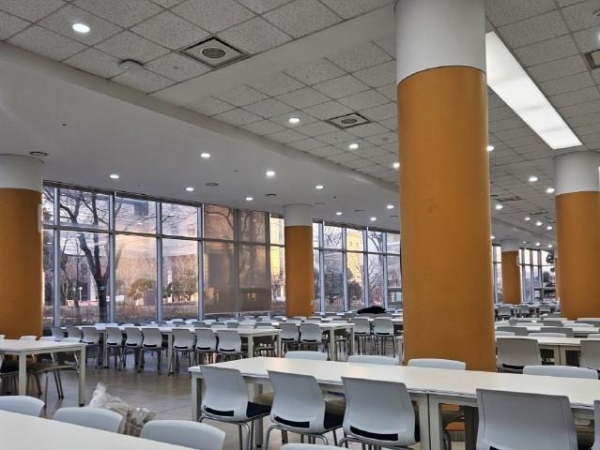 인천대학교(총장 박종태)는 2025년 2월 학생식당 내 집기를 전면 교체해 환경개선을 완료했다고 밝혔다. 이는 학생들의 편의성을 증대하고 쾌적한 식사 환경을 조성하기 위해 추진됐다.