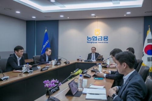 지난 13일 서울 중구 소재 본사에서 2025년 제1차 농협금융지주 내부통제협의회에서 이찬우 회장이 발언하고 있다. [사진=NH농협금융]