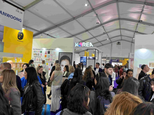 산업통상자원부(장관 안덕근)와 KOTRA(사장 강경성)는 현지 시간 20~22일 '2025 이탈리아 볼로냐 코스모프로프 뷰티 전시회'에서 통합 한국관을 운영했다. 한국관 현장의 모습.