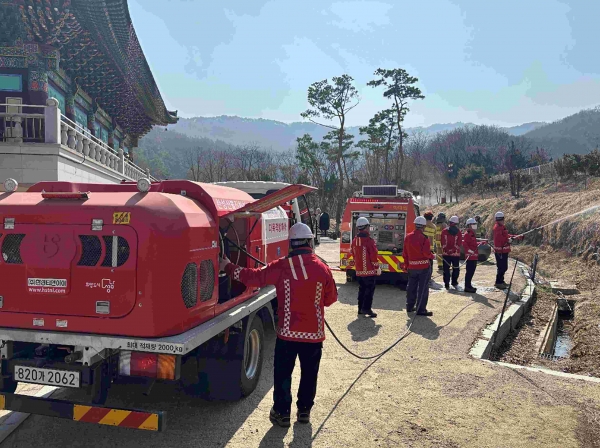 성남시 산불전문예방진화대 진화 훈련 모습.
