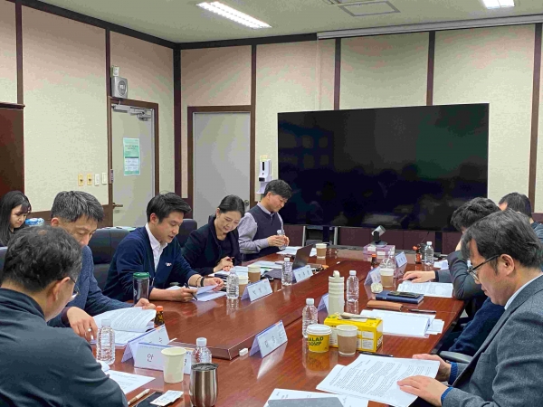 국립인천대학교 중국학술원(원장: 장정아)은 3월 4일부터 11일까지 중국에서 개최된 양회(전국인민정치협상회의․전국인민대표대회)의 결과를 상세히 분석하고 향후 중국의 방향을 전망하는 '2025년 중국 양회 분석과 중국 개혁 전망' 국내학술회의를 지난 20일에 개최했다.