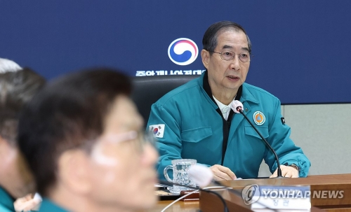한덕수 대통령 권한대행 국무총리가 29일 정부서울청사에서 산불 대응 중앙재난안전대책본부 회의를 하고 있다.