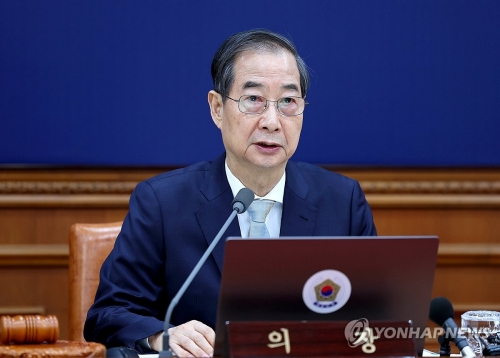 한덕수 대통령 권한대행 국무총리가 1일 정부서울청사에서 열린 국무회의에서 발언하고 있다.