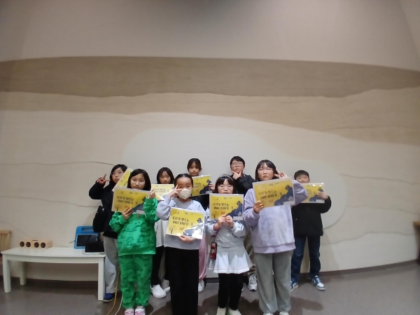경기문화재단 경기도어린이박물관(관장 송문희)은 용인교육지원청과 협력해 운영하는 상반기 용인미르아이 공유학교 프로그램 '우리가 만드는 DMZ 이야기'를 오는 4월 5일부터 26일까지 4주간 진행한다.