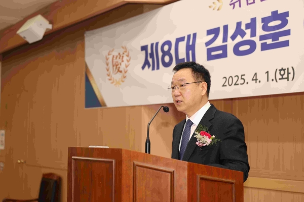인천환경공단은 대회의실에서 김성훈 이사장의 취임식을 개최하고 승기사업소 하수처리시설을 점검하며 첫 번째 공식 업무를 시작했다.