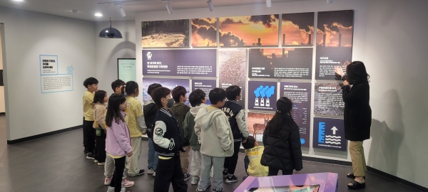 경기도교육청(교육감 임태희)이 미래세대 통일 인식 확산을 선도하기 위해 설립한 '경기도교육청 미래통일교육센터'가 학생 통일교육 활동을 4월부터 본격 시작한다.