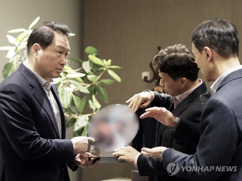 2024년 1월 SK하이닉스 이천캠퍼스 방문한 최태원 회장.[사진=SK]