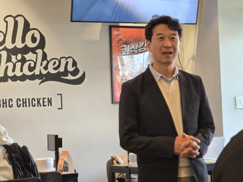이석동 다이닝브랜즈그룹 R&D센터 메뉴개발1팀 부장이 '콰삭킹' 개발 과정에 대해 설명하고 있다. [사진 = 안솔지 기자]