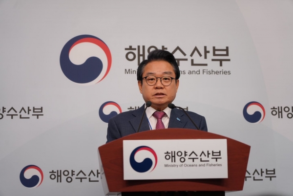 안병길 한국해양진흥공사 사장이 8일 정부세종청사 해양수산부 기자실에서 AX 기반 해양산업 스마트 혁신 전략을 발표하고 있다. (사진제공=해양수산부, 한국해양진흥공사)