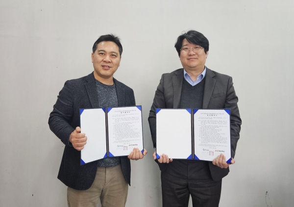 (왼쪽부터) 김민 대한드론협회 대표이사, 박윤수 재능대학교 드론영상과 학과장. (사진제공=재능대학교)