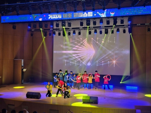 경기도교육청(교육감 임태희)이 초등학생의 신나는 학교생활과 신체활동 일상화를 위한 '경기 초등, 함께 런(Run) 프로젝트'를 도내 모든 초등학교에서 확대 운영한다.