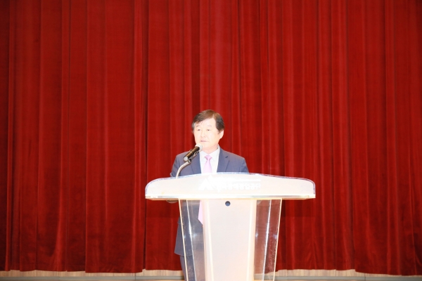 한국광해광업공단(이하 코미르(KOMIR)) 황영식 신임 사장이 강원도 원주 본사에서 15일 공식 취임, 3년 임기 업무에 들어갔다.