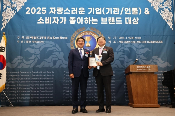 (왼쪽부터) 최진영 헤럴드미디어그룹 대표이사와 이남식 재능대 총장. (사진제공=재능대학교)
