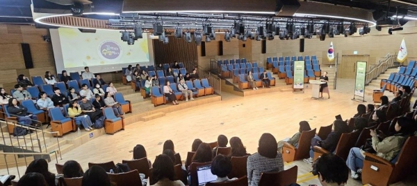 경기도교육청(교육감 임태희)이 16일 남부청사에서 '2025 경기 초등 탐구수업공동체 발대식'을 개최하고 수업 혁신을 위한 교사의 역할과 실천 의지를 함께 다졌다.