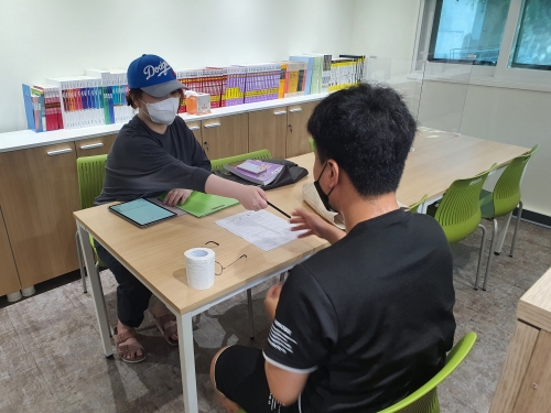 ▲ '성동구청소년상담복지센터'에서 상담을 진행하는 모습 [사진= 성동구 제공]