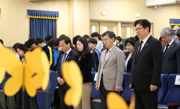 인천시교육청(교육감 도성훈)은 16일 시교육청 정보센터에서 세월호 참사 11주기를 맞아 희생자를 추모하고 안전한 교육환경 조성을 다짐하는 '세월호 추모문화제'를 개최했다.